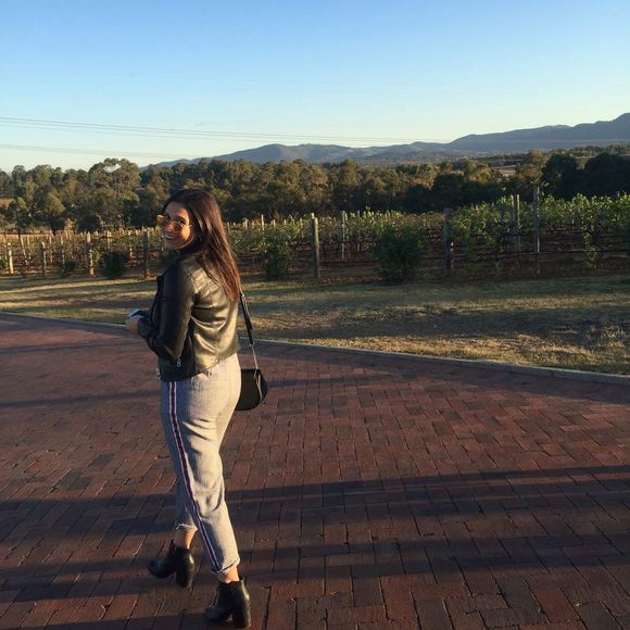 Meet your Posher, Simone - Picture 1 of 1